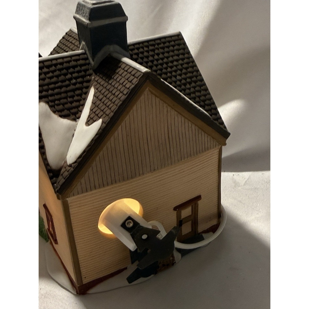 Dept 56 Thomas T Julian House New England Village 5657-0 w Box Lights Up - Picture 6 of 14